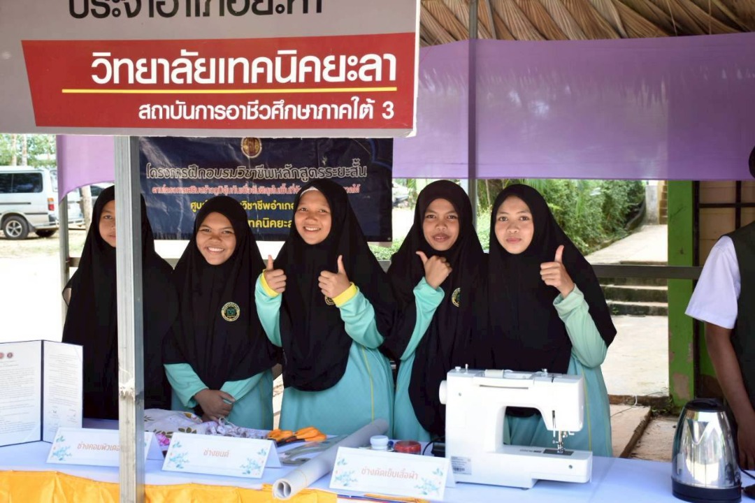 นักเรียนสันติศาสตร์วิทยานำเสนอผลงานอาชีพ